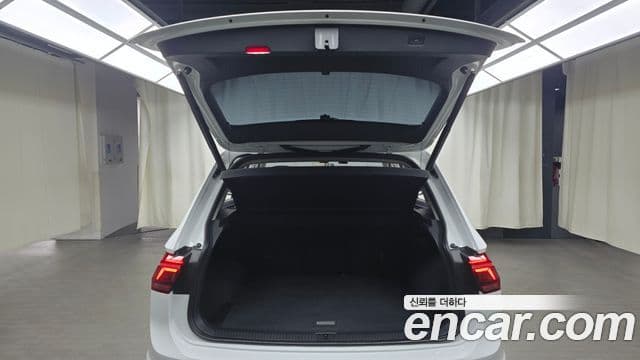 Volkswagen Tiguan 2023 — Şəkil 23/31