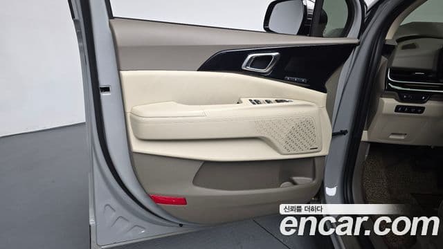 Kia Carnival 2024 — ფოტო 23/38