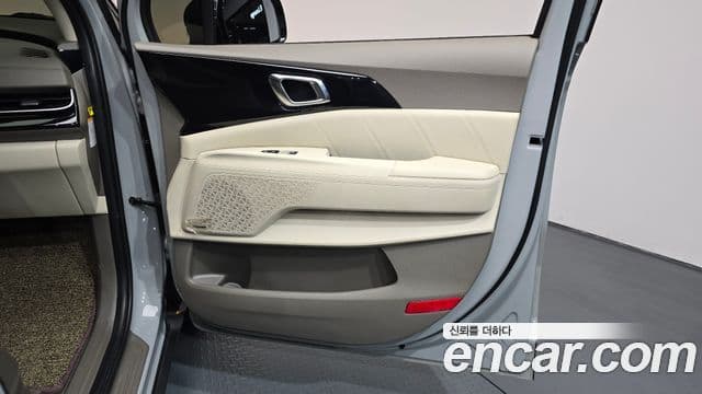 Kia Carnival 2024 — ფოტო 26/38