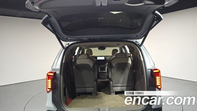 Kia Carnival 2024 — ფოტო 29/38