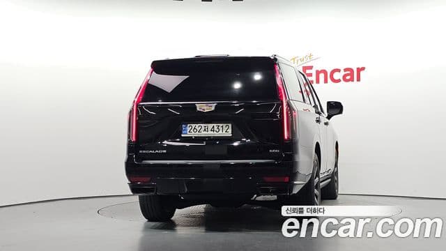 Cadillac Escalade 2023 — Photo 19/20