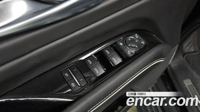 Cadillac Escalade 2023 — Photo 18/20