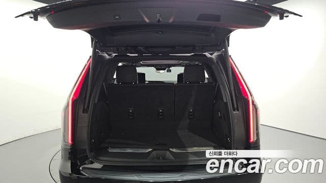 Cadillac Escalade 2023 — Photo 2/20