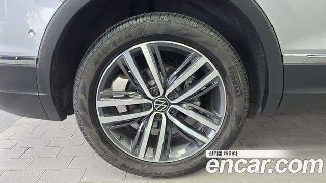 Volkswagen Tiguan Allspace 2023 — Фото 4/20