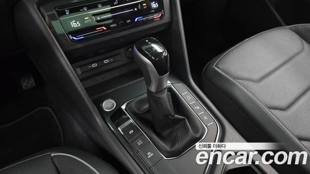 Volkswagen Tiguan Allspace 2023 — Фото 8/20
