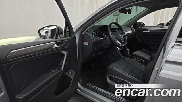 Volkswagen Tiguan Allspace 2023 — Фото 9/20