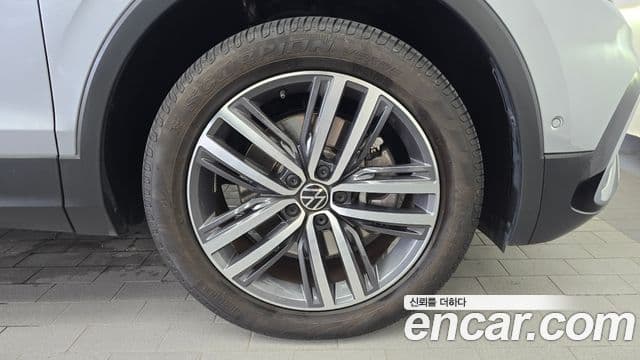 Volkswagen Tiguan Allspace 2023 — Фото 20/20
