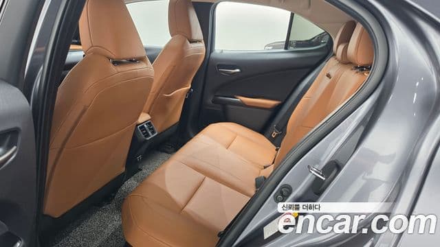 Lexus UX250h 2019 — Фото 11/20