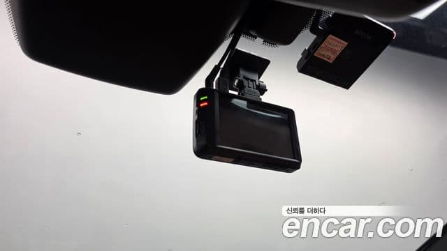 Lexus UX250h 2019 — Şəkil 12/36