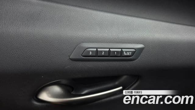 Lexus UX250h 2019 — Şəkil 17/36