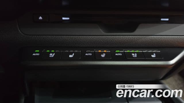 Lexus UX250h 2019 — Şəkil 9/36