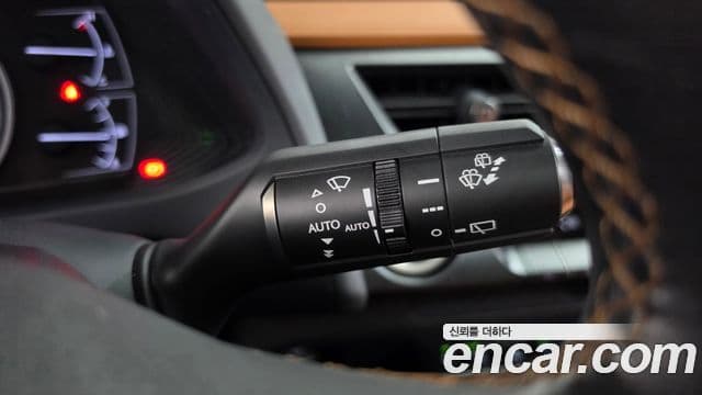 Lexus UX250h 2019 — Şəkil 11/36