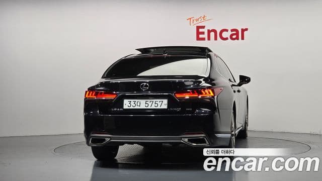 Lexus LS500 2019 — Photo 2/20