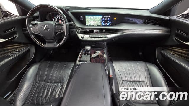 Lexus LS500 2019 — Photo 7/20