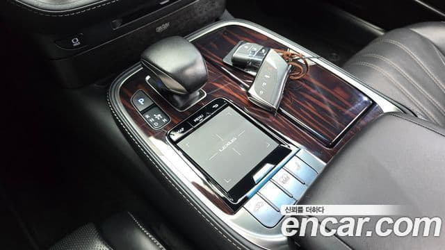 Lexus LS500 2019 — Photo 15/20