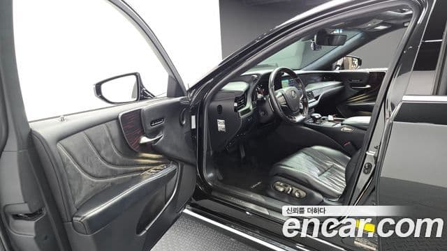 Lexus LS500 2019 — Photo 9/20