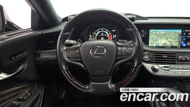 Lexus LS500 2019 — Photo 4/20