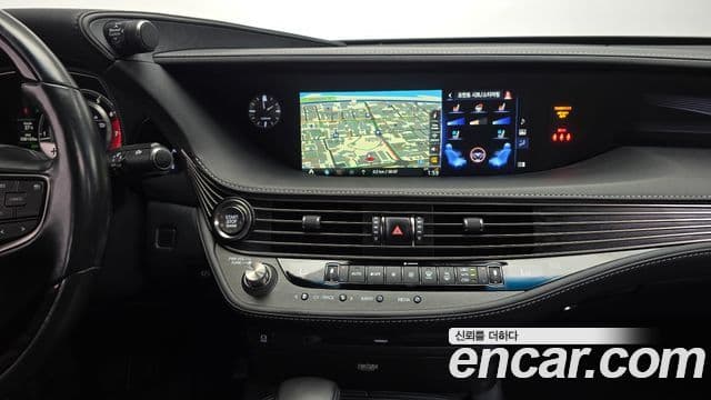 Lexus LS500 2019 — Photo 6/20