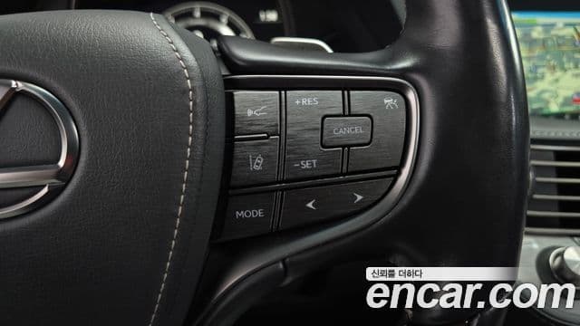 Lexus LS500 2019 — Photo 12/20