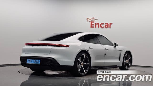 Porsche Taycan 2023 — Photo 9/37