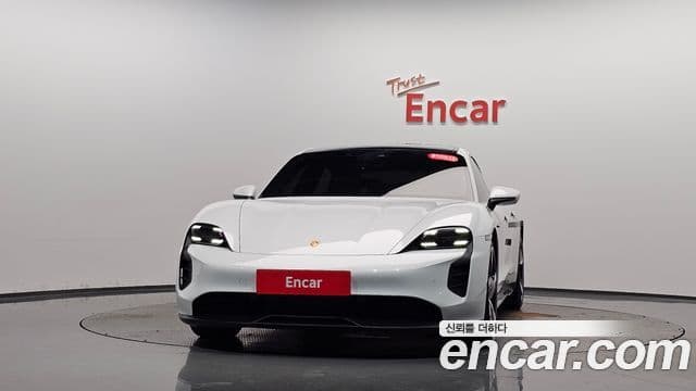 Porsche Taycan 2023 — Photo 21/37