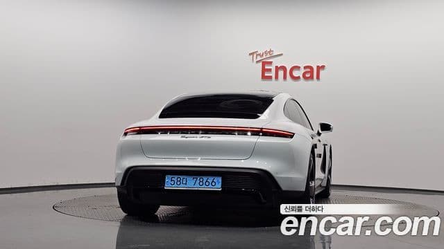 Porsche Taycan 2023 — Photo 10/37