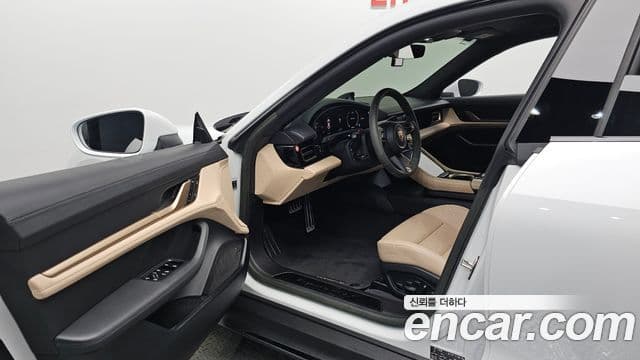 Porsche Taycan 2023 — Photo 6/37