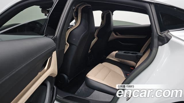 Porsche Taycan 2023 — Photo 16/37