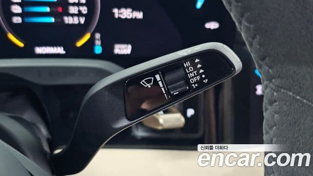 Porsche Taycan 2023 — Photo 19/37