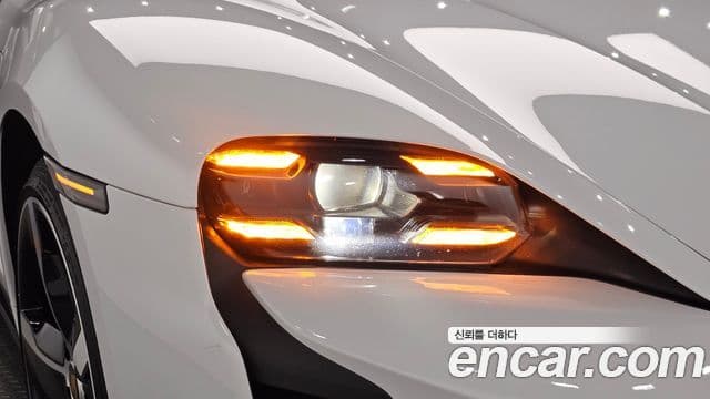 Porsche Taycan 2023 — Photo 15/37