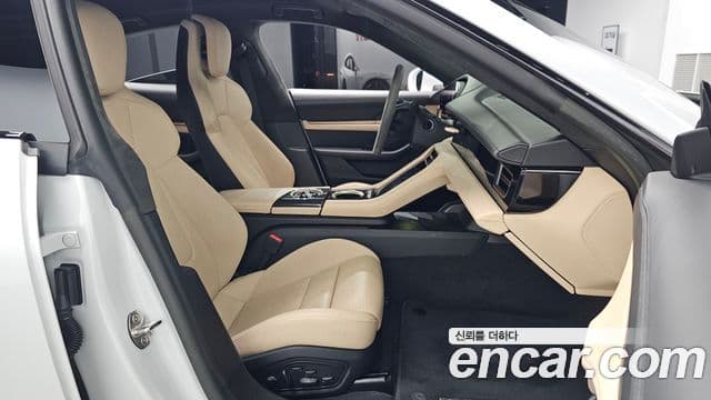 Porsche Taycan 2023 — Photo 13/37