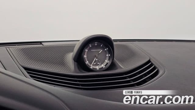 Porsche Taycan 2023 — Photo 12/37