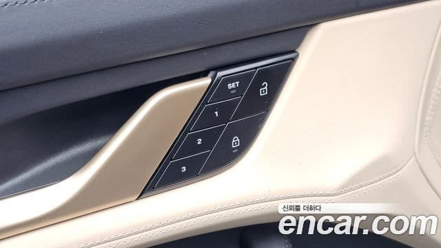 Porsche Taycan 2023 — Photo 14/37