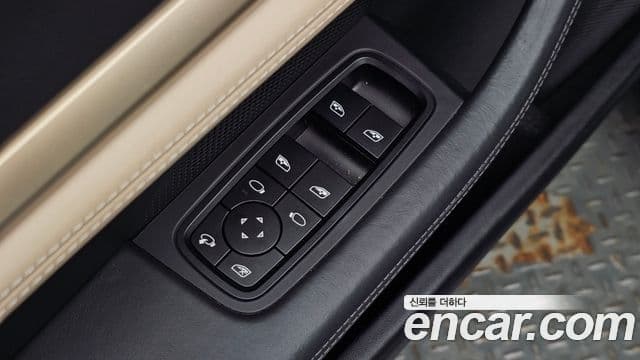 Porsche Taycan 2023 — Photo 34/37