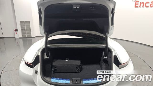Porsche Taycan 2023 — Photo 32/37
