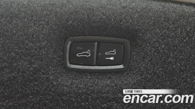 Porsche Taycan 2023 — Photo 36/37