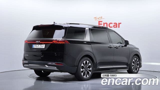 Kia Carnival 2023 — Фото 2/20