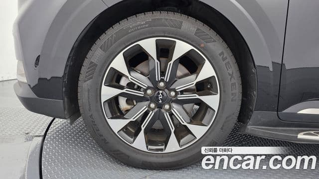 Kia Carnival 2023 — Фото 5/20