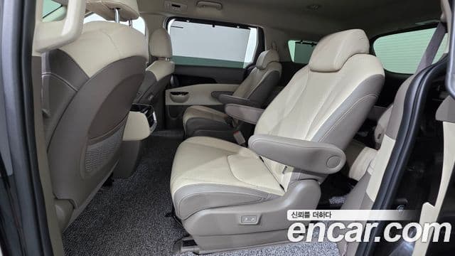 Kia Carnival 2023 — Фото 12/20