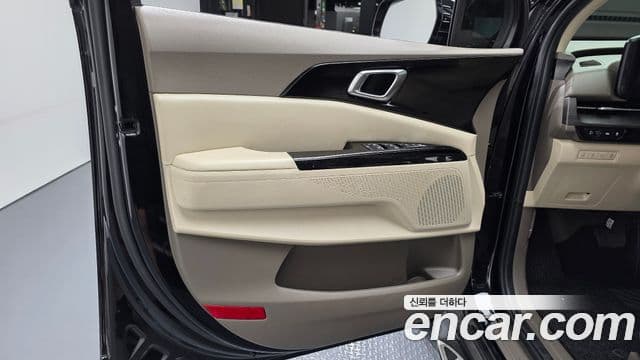 Kia Carnival 2023 — Şəkil 22/33