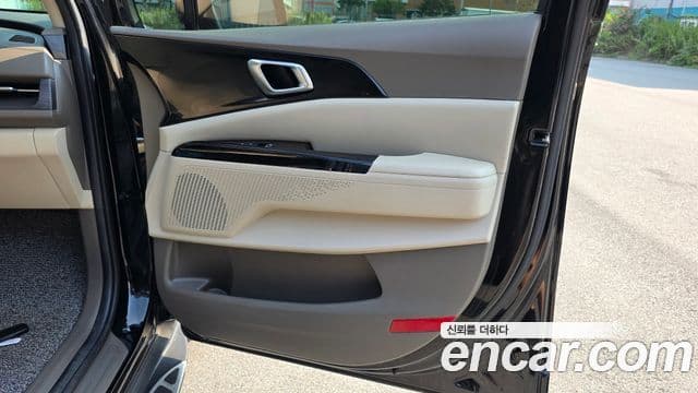 Kia Carnival 2023 — Şəkil 13/33