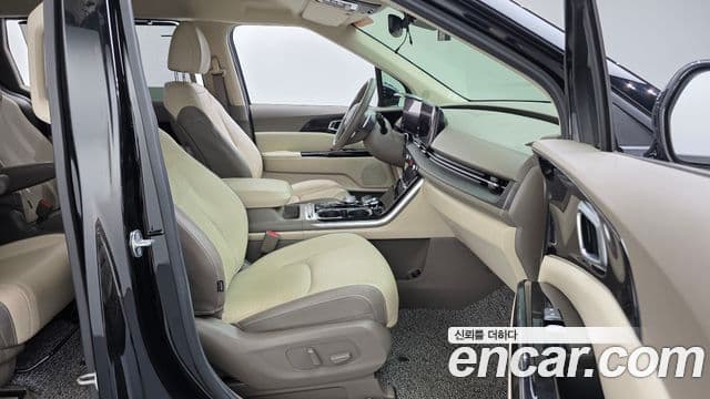 Kia Carnival 2023 — Şəkil 2/33