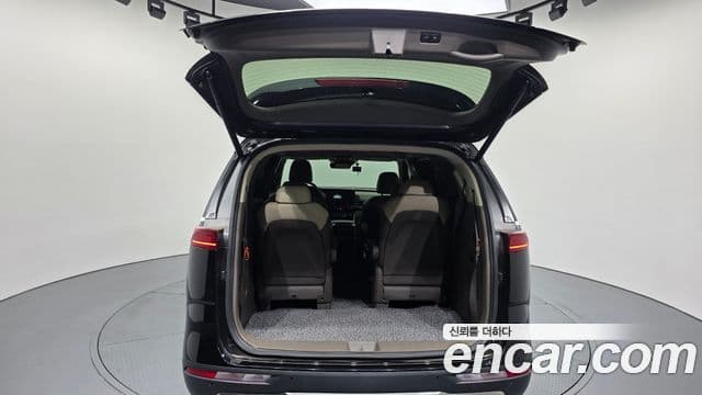 Kia Carnival 2023 — Şəkil 33/33