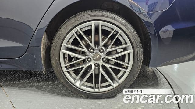 Genesis G70 2018 — Photo 16/32