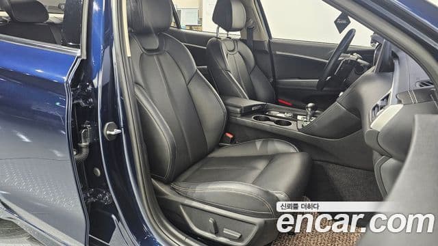 Genesis G70 2018 — Photo 27/32