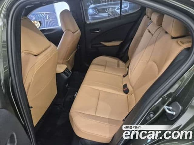 Lexus UX300h 2025 — Фото 11/19