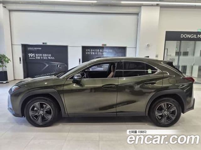 Lexus UX300h 2025 — Фото 12/19