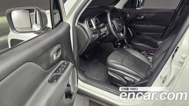 Jeep Renegade 2021 — ფოტო 19/30