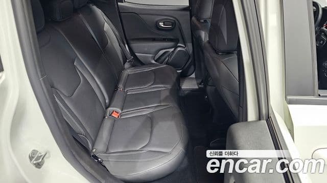 Jeep Renegade 2021 — ფოტო 22/30