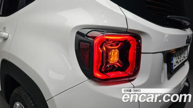 Jeep Renegade 2021 — ფოტო 15/30
